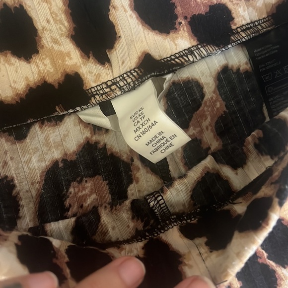 H & M summer bell bottom cheetah print pants elastic waist Bodycon xs/s concert - Picture 2 of 5